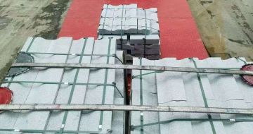 通辽 芝麻白仿形加直形路沿石出货日常