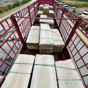 通辽 黄金麻花岗岩荔枝面，光面毛板装车完成