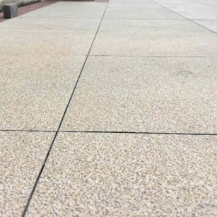 通辽 黄金麻花岗岩石板材荔枝面地面铺装效果