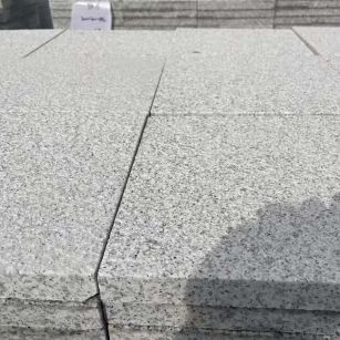 通辽 白麻花岗岩石材推荐 荔枝面地铺石