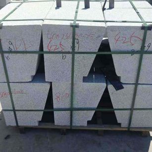 通辽 芝麻白异形坐凳，石凳