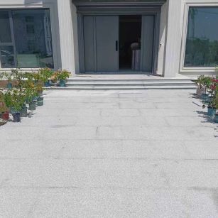 通辽 芝麻白花岗岩地铺石地面铺装