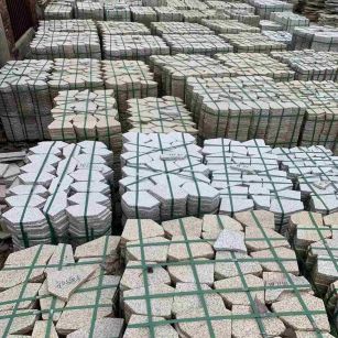 通辽 黄金麻白麻花岗岩荔枝面地铺石(冰裂纹)