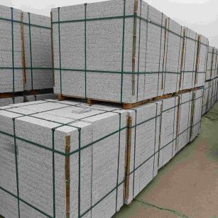 通辽 白麻花岗岩石材荔枝面地铺石（300*600*50）