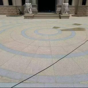 通辽 黄金麻芝麻灰花岗岩石材地铺拼接效果