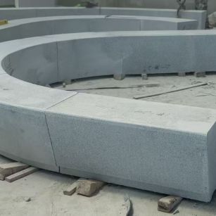 通辽 芝麻白花岗岩光面弧形坐凳