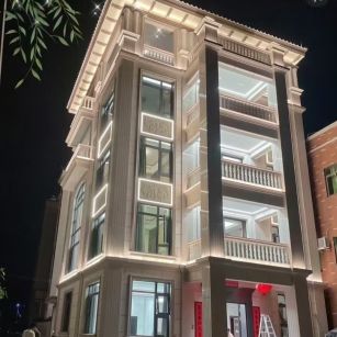 通辽 芝麻白花岗岩别墅外墙夜间效果