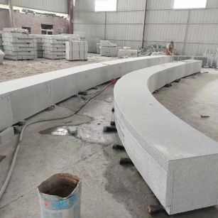 通辽芝麻白花岗岩石板材 园林光面弧形坐凳