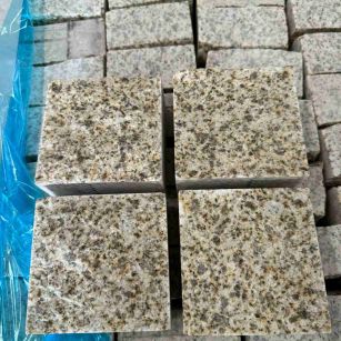 通辽 黄金麻花岗岩自然面小方块，弹石，马蹄石等