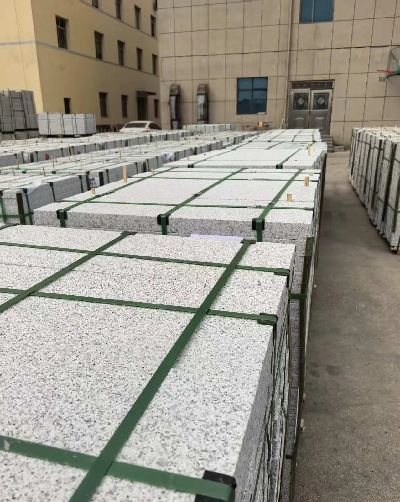 通辽 白麻花岗岩5.0公分荔枝面地铺石