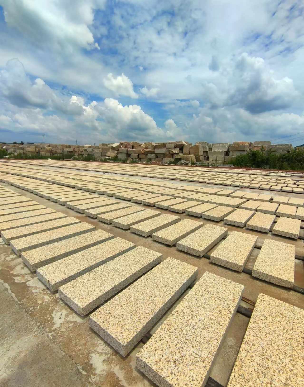 通辽 黄金麻荔枝面花岗岩石材地铺石防护中