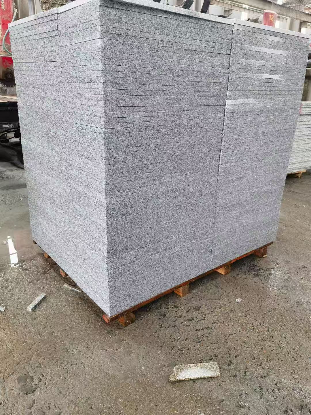 通辽 芝麻白火烧面1.8厚300*600地铺石，尺寸标准，厚薄均匀