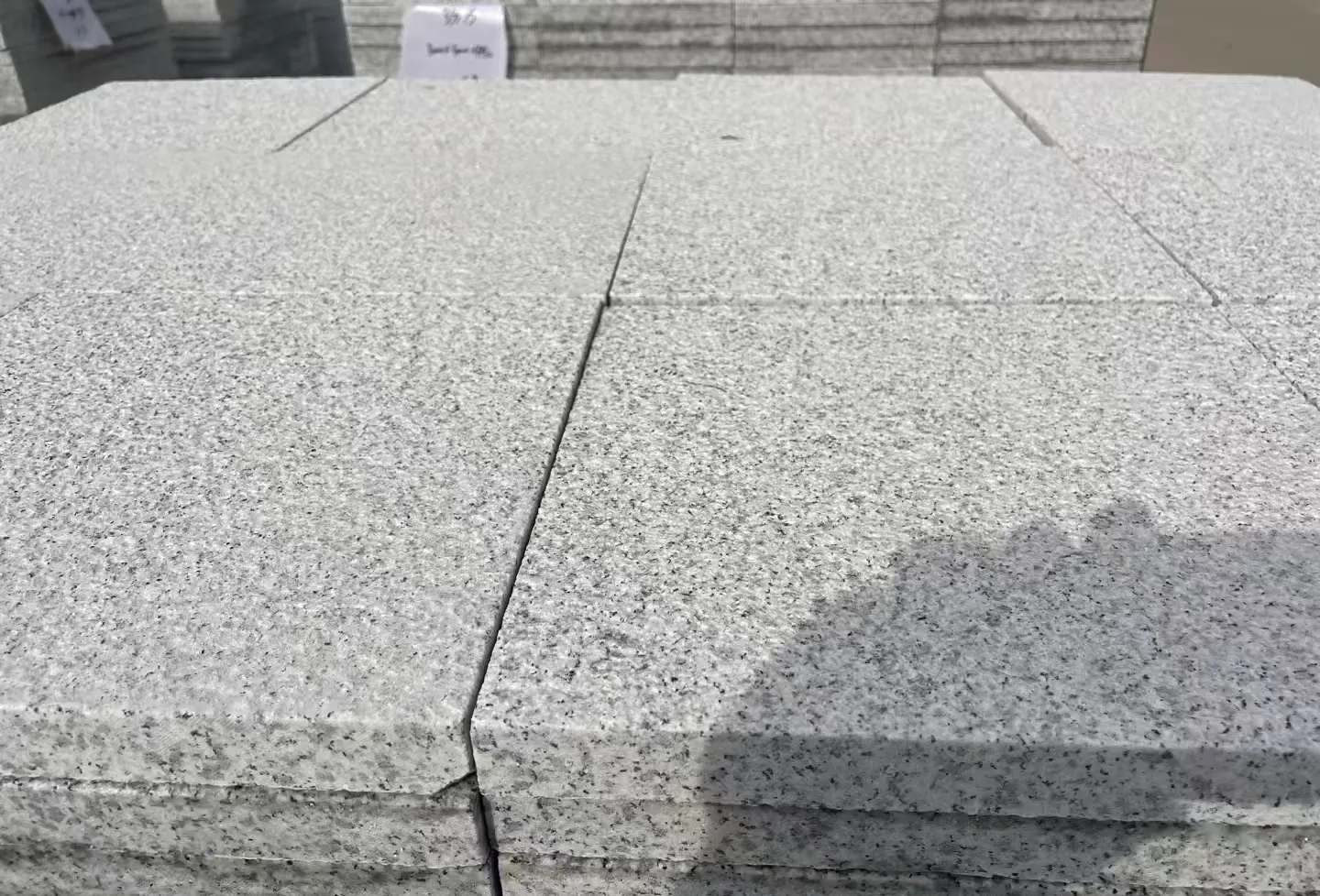 通辽 白麻花岗岩石材推荐 荔枝面地铺石