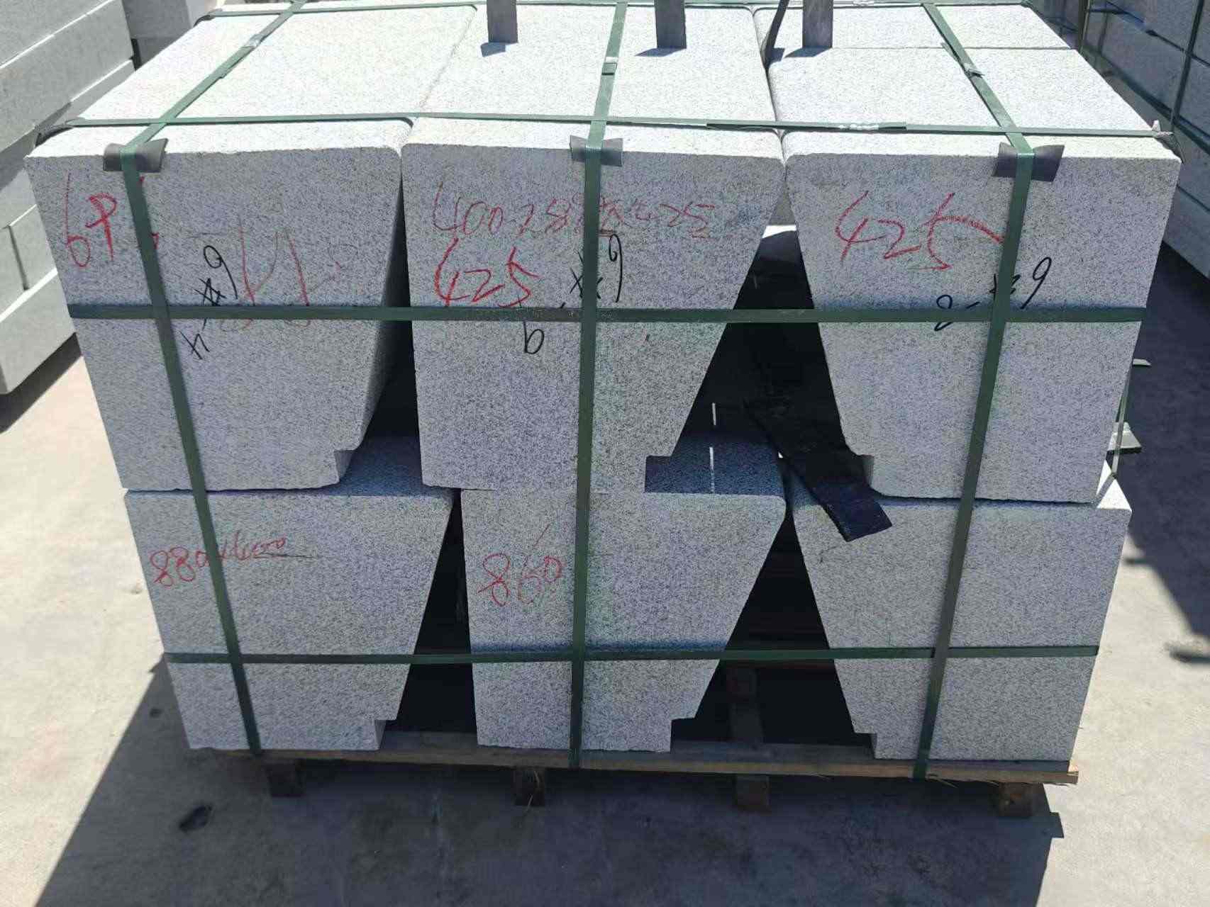 通辽 芝麻白异形坐凳，石凳