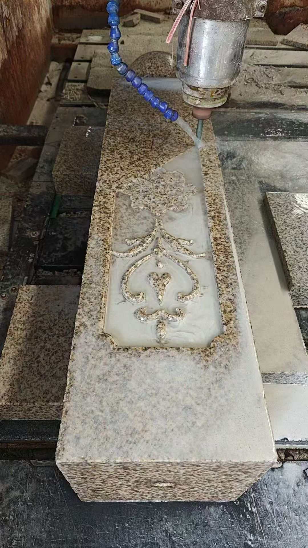 通辽 黄金麻花岗岩异形加工雕刻栏杆大柱