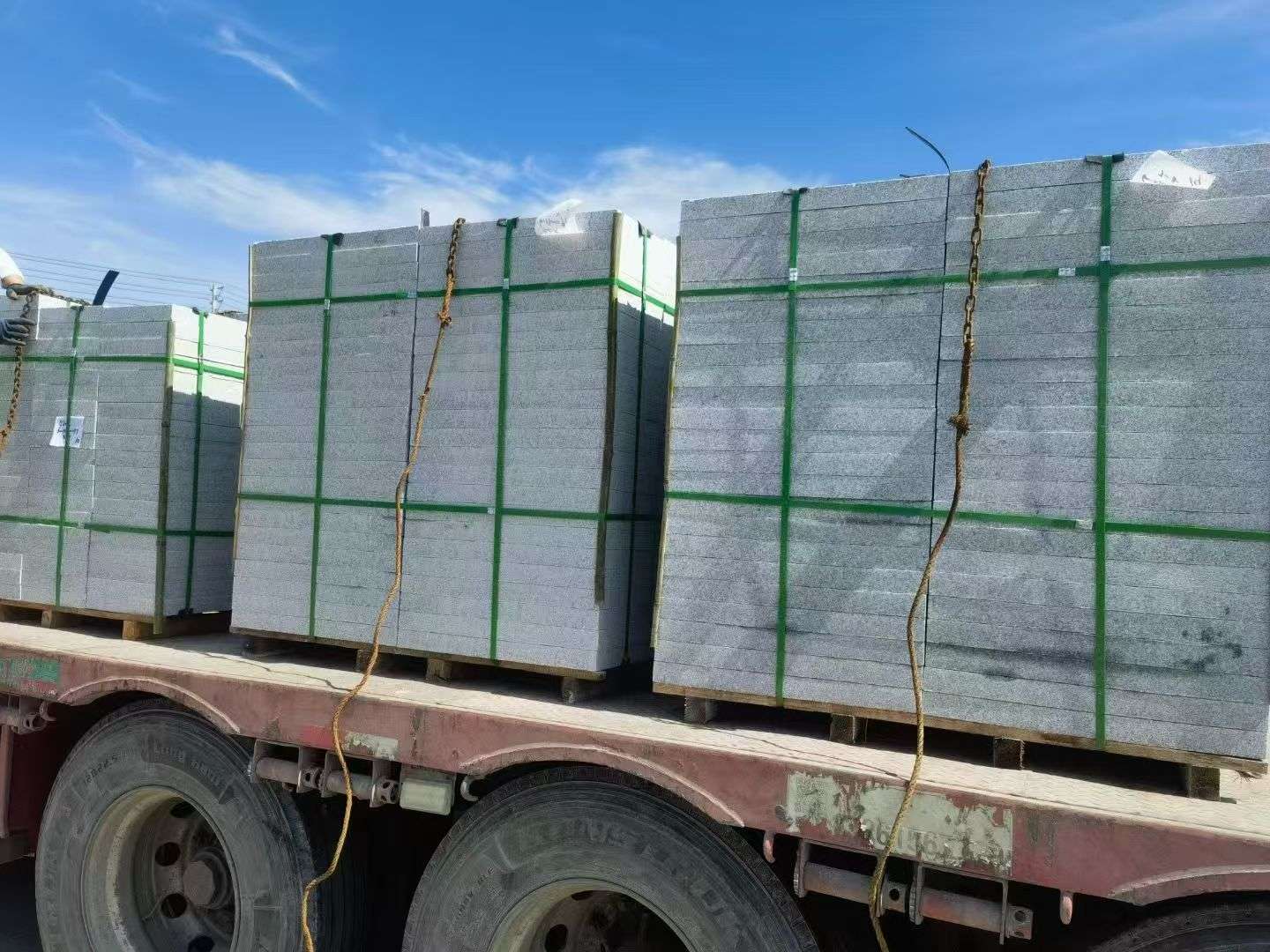 通辽 芝麻白花岗岩地铺石装车日常