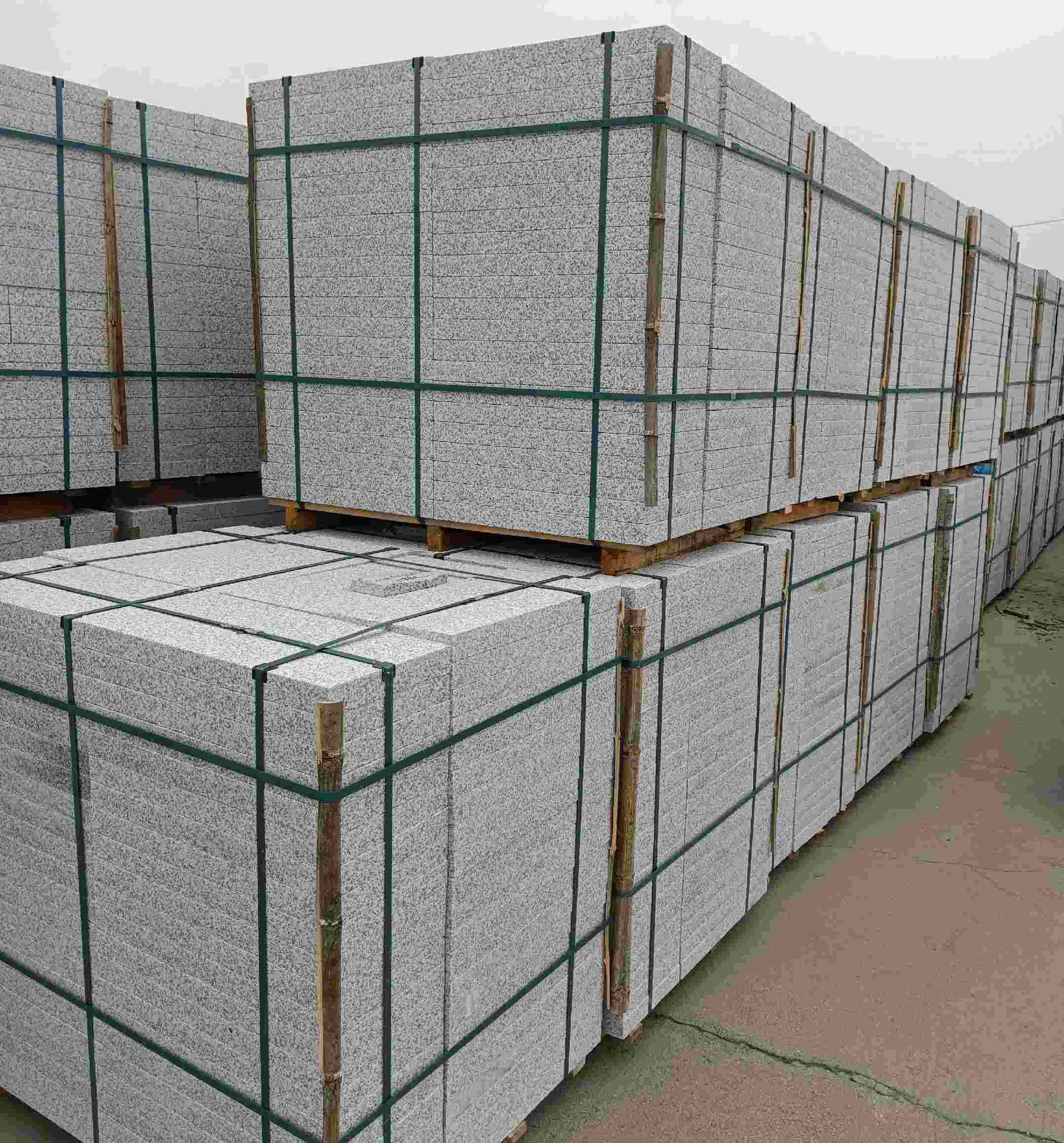 通辽 白麻花岗岩石材荔枝面地铺石（300*600*50）