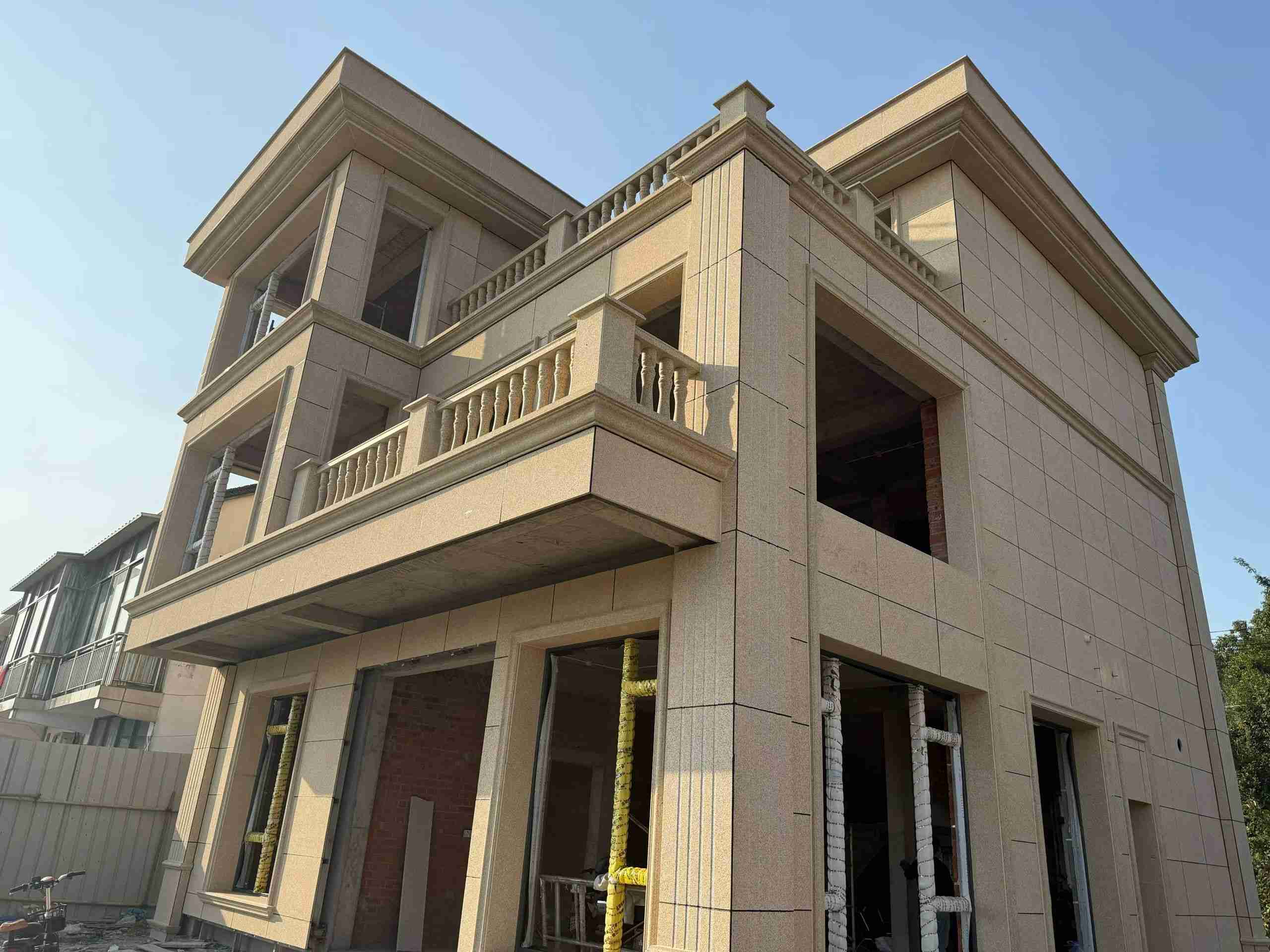 通辽 黄金麻花岗岩石材荔枝面外墙干挂效果展示