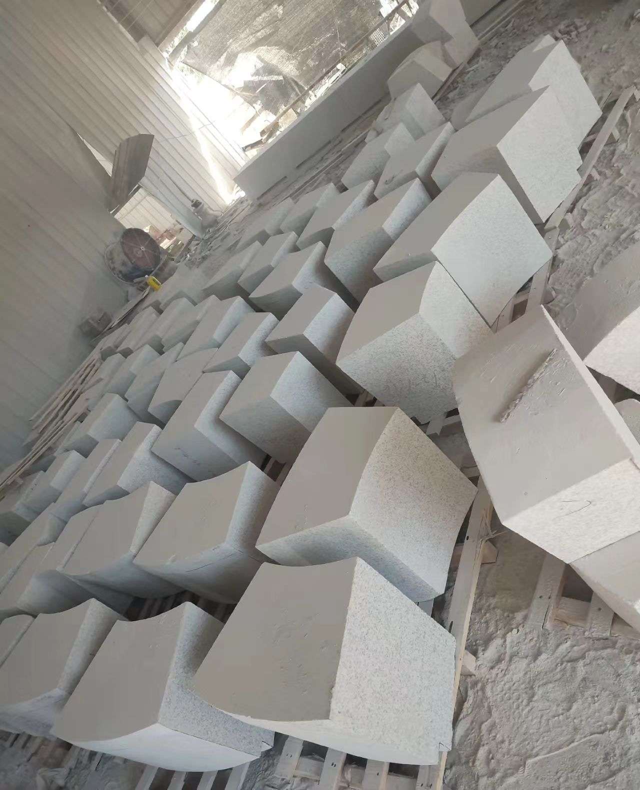 通辽 白麻花岗岩异形坐凳