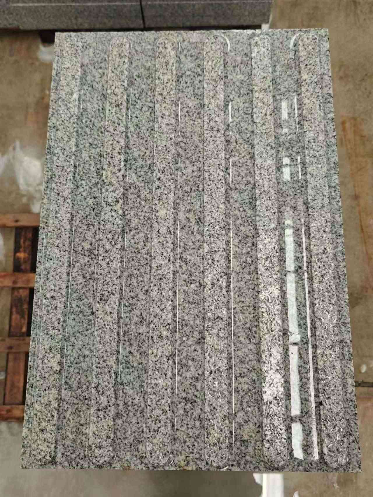 通辽 芝麻白花岗岩荔枝面雕刻盲道，盲条