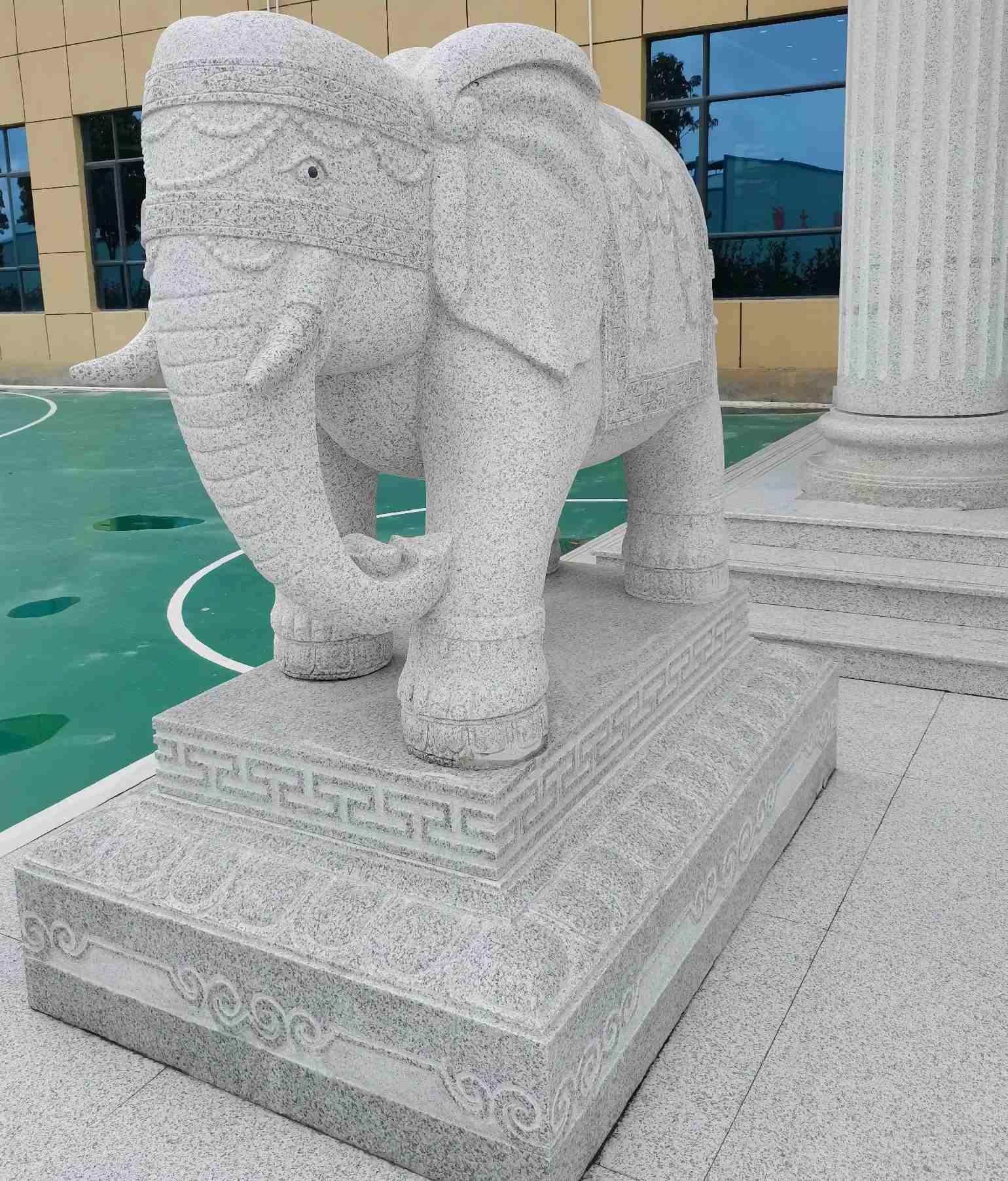 通辽 白麻花岗岩动物异形石雕-大象