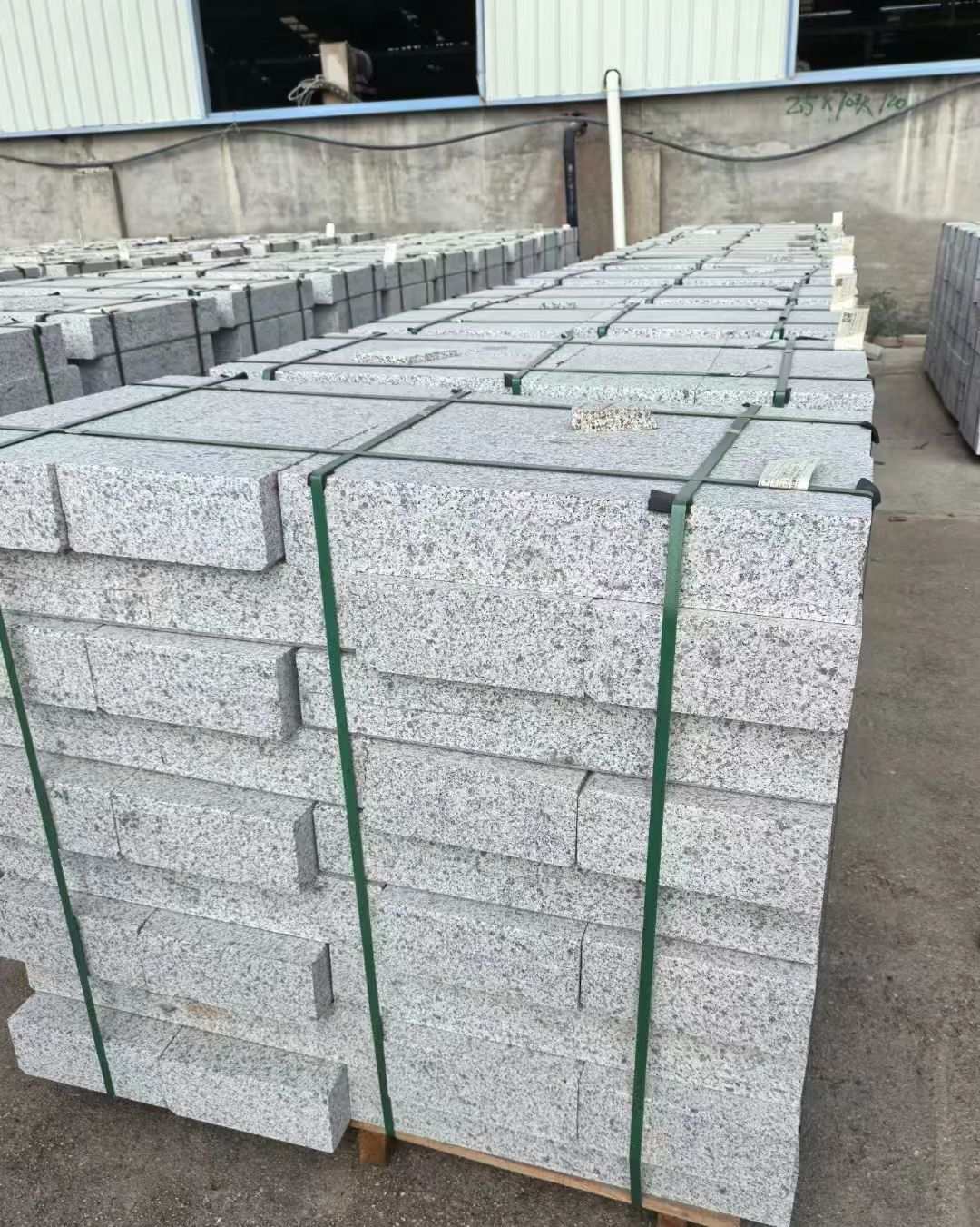 通辽 白麻花岗岩路沿石，弧形路沿石，道牙石，马路牙子，界石，路缘石，平沿石，直岩石，平缘石等