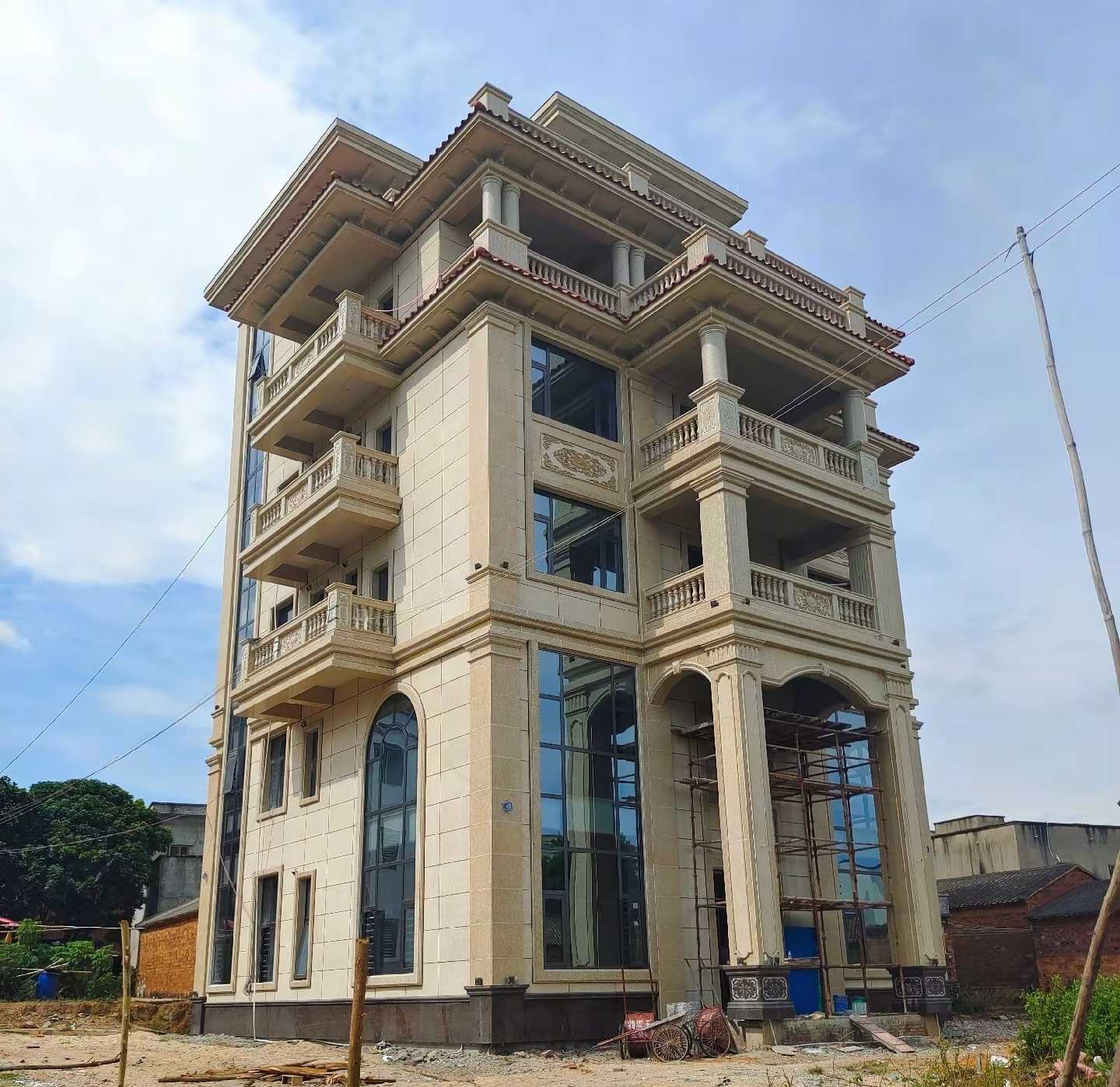 通辽 黄金麻花岗岩石材别墅外墙干挂搭配（雕花栏杆花瓶柱门楼罗马柱）