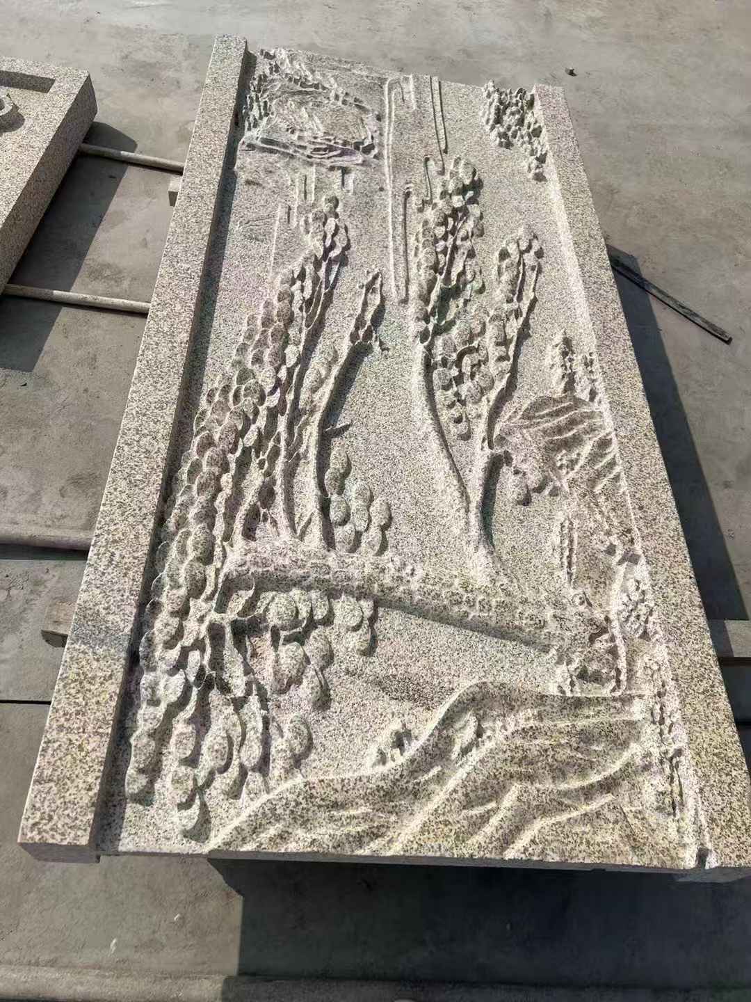 通辽 黄金麻雕刻板浮雕迎客松