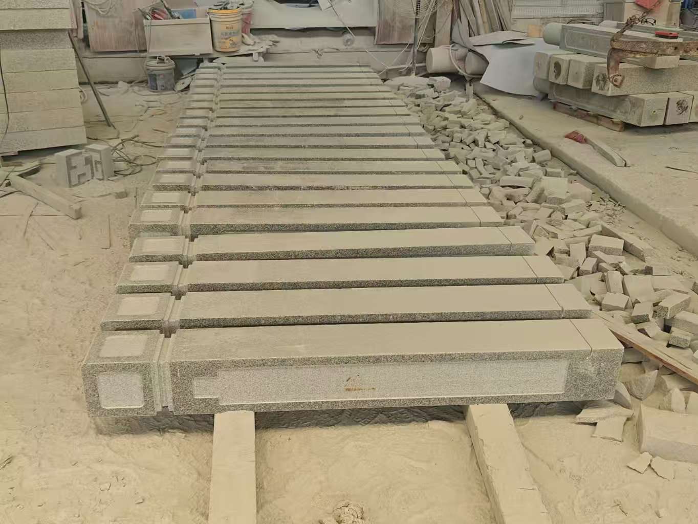 通辽 芝麻白异形加工雕刻-栏杆大柱，方柱