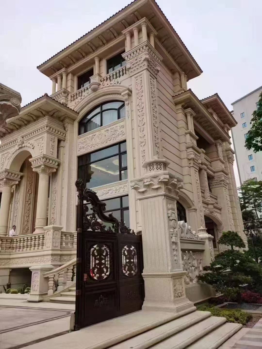 通辽 黄金麻花岗岩别墅外墙干挂效果展示