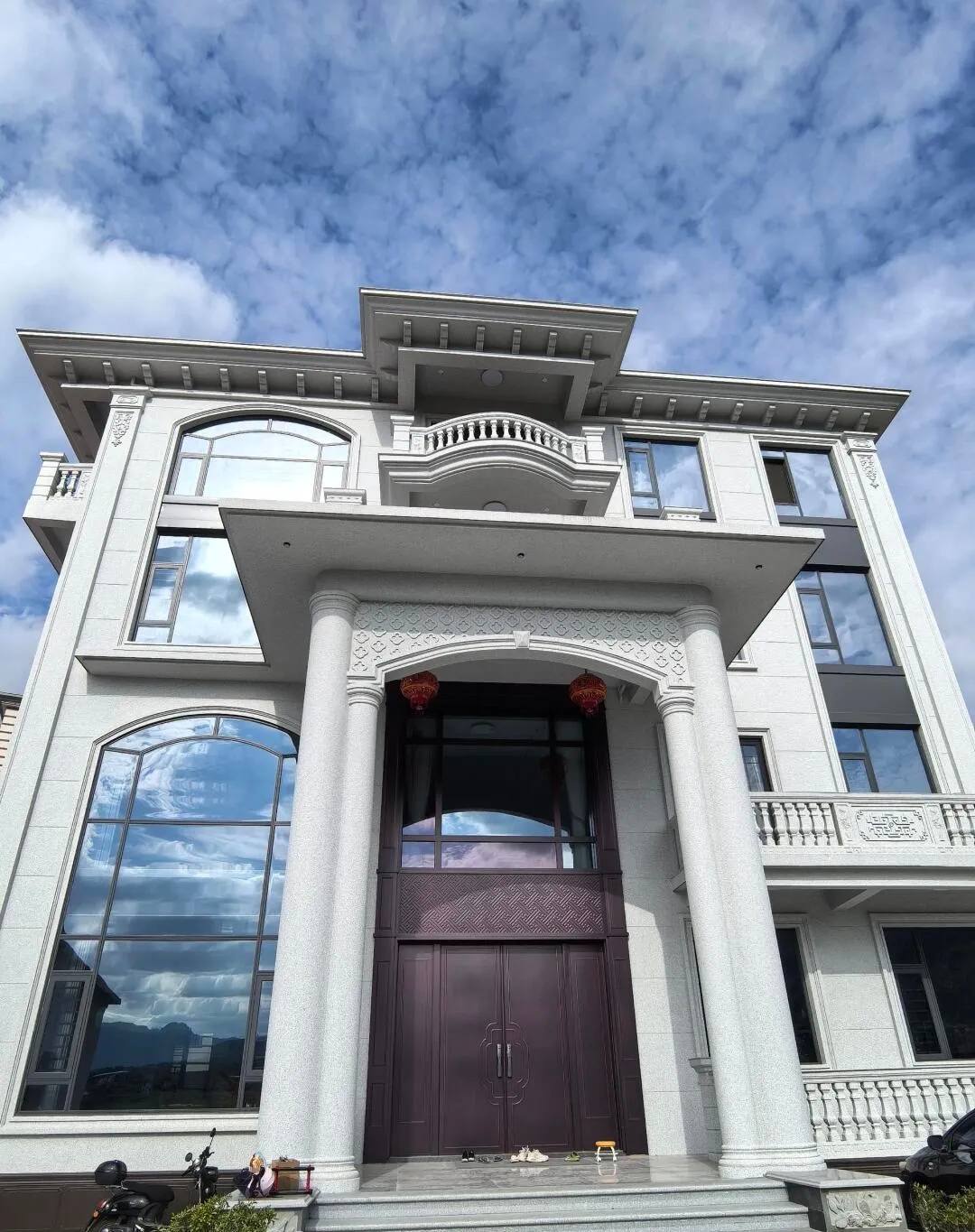 通辽白麻别墅外墙干挂石材效果示例