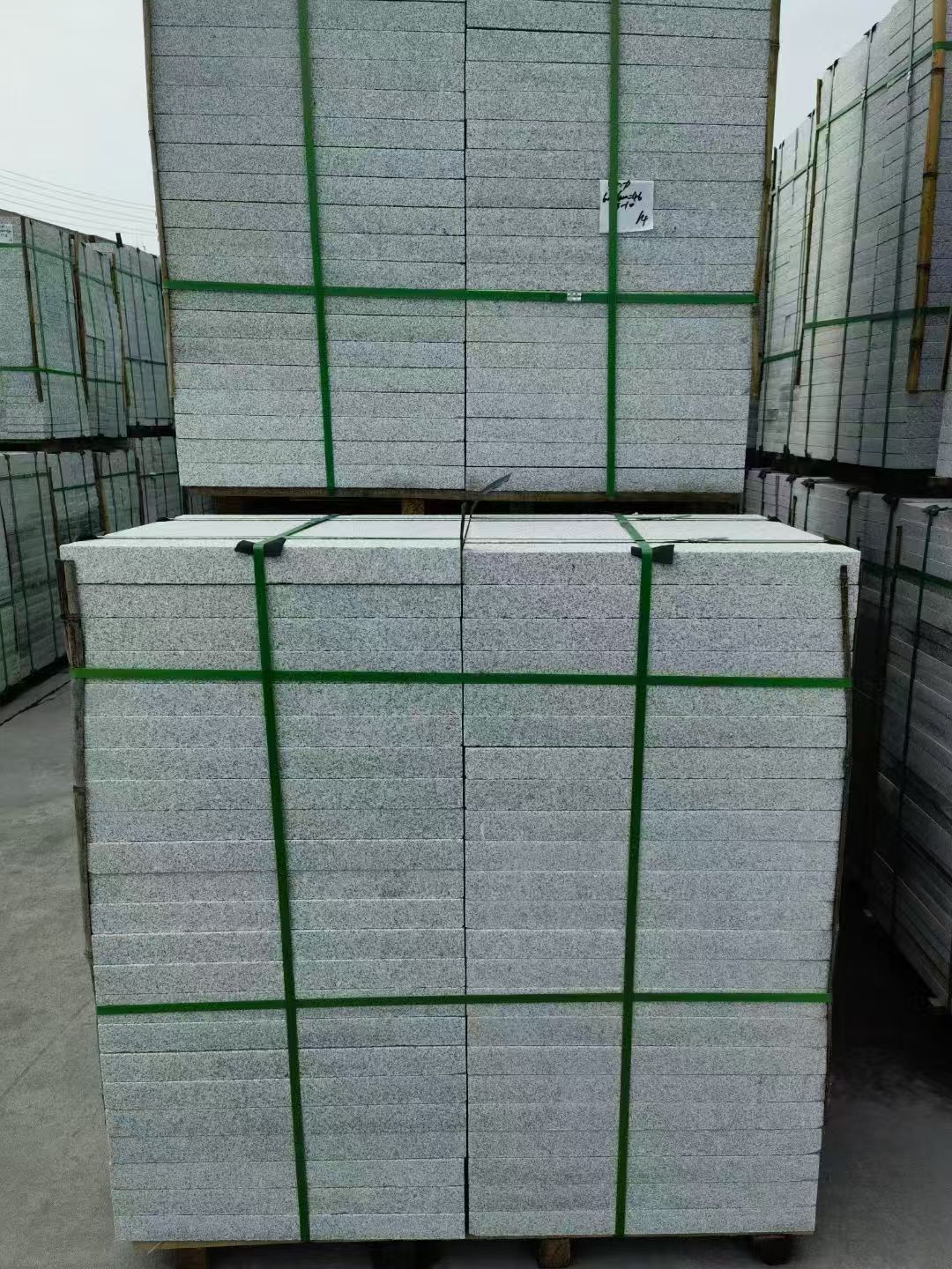 通辽 芝麻白火烧，园林广场市政工程地铺石，1.8~5.0厚均有现货