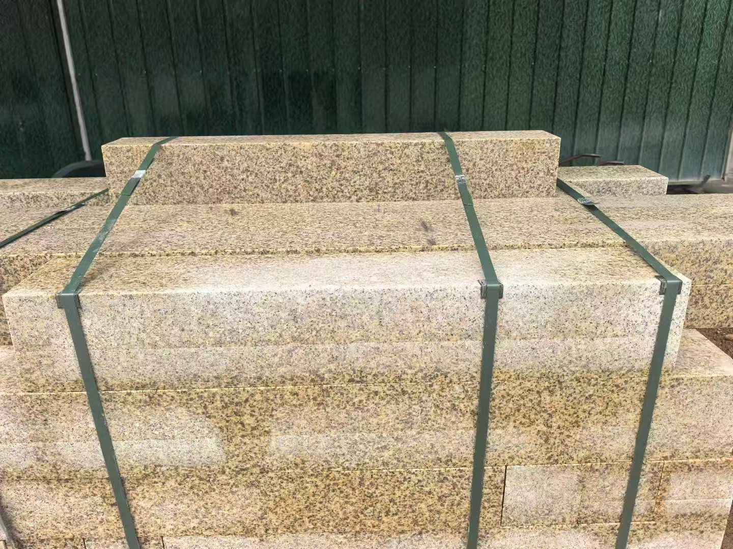 通辽 黄金麻花岗岩石材机切面栏杆料半成品
