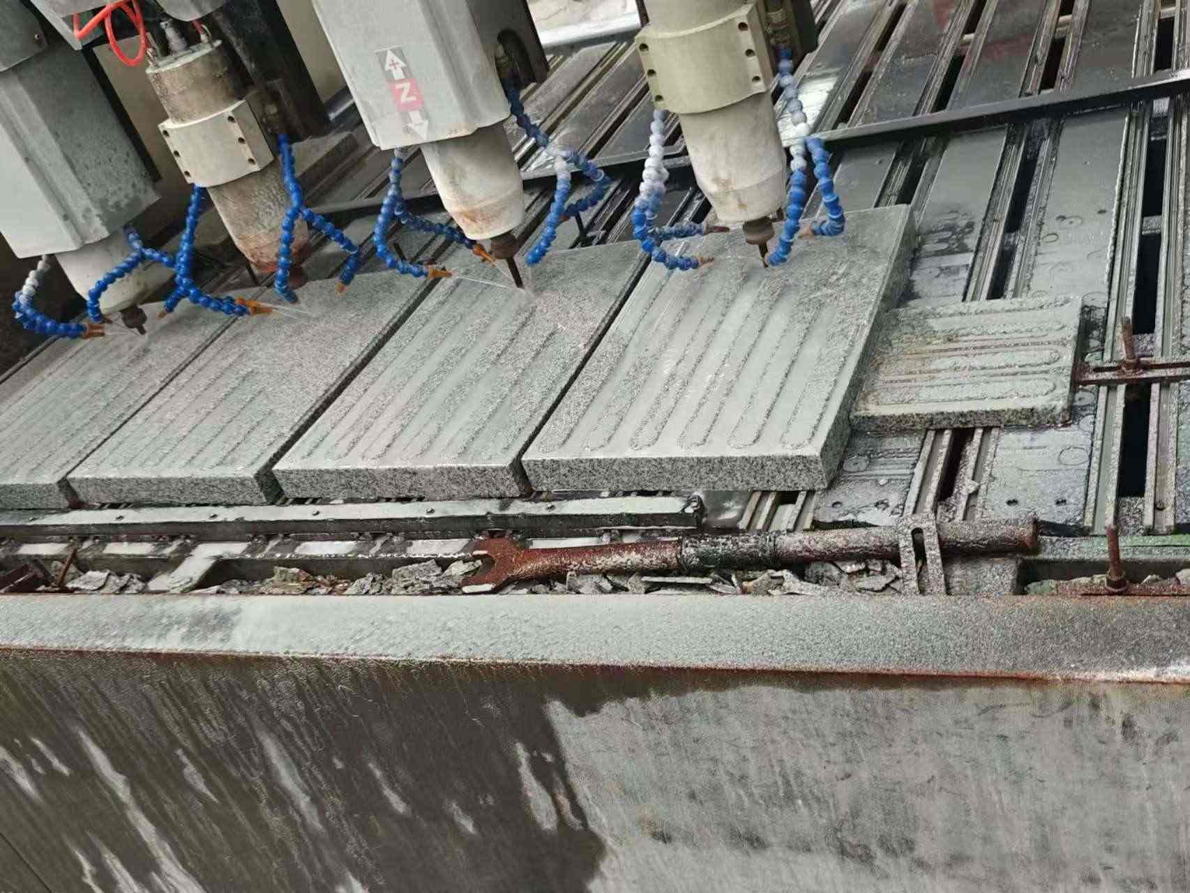 通辽 芝麻白花岗岩荔枝面盲道雕刻