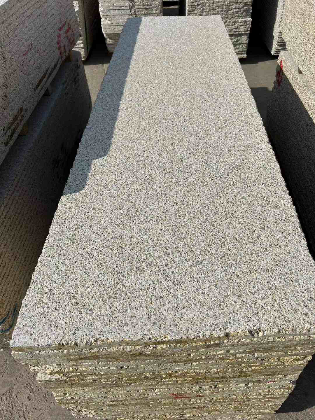 通辽 黄金麻花岗岩荔枝面毛板，半成品