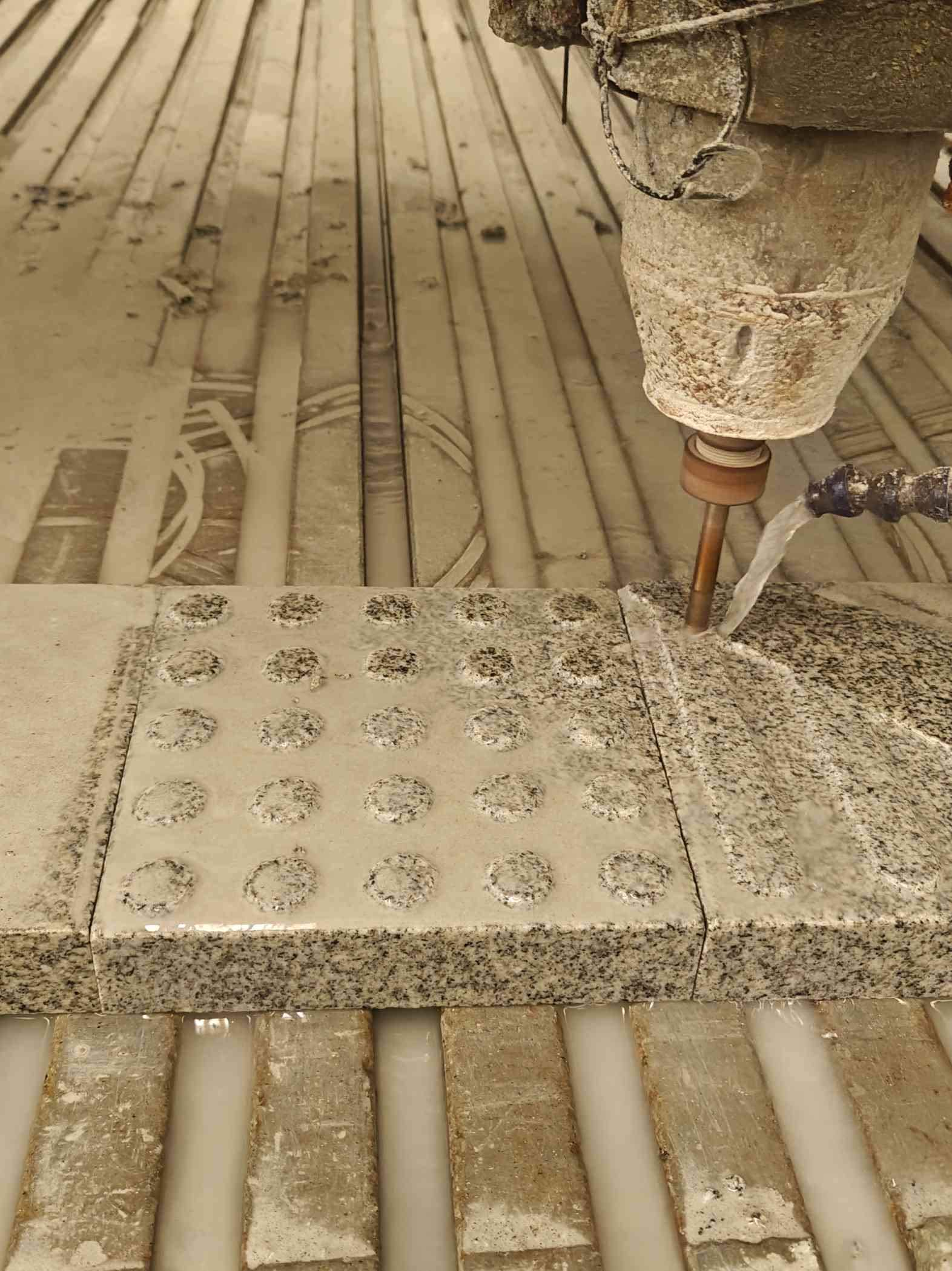 通辽 芝麻白花岗岩石材盲人石、盲道石、盲点石