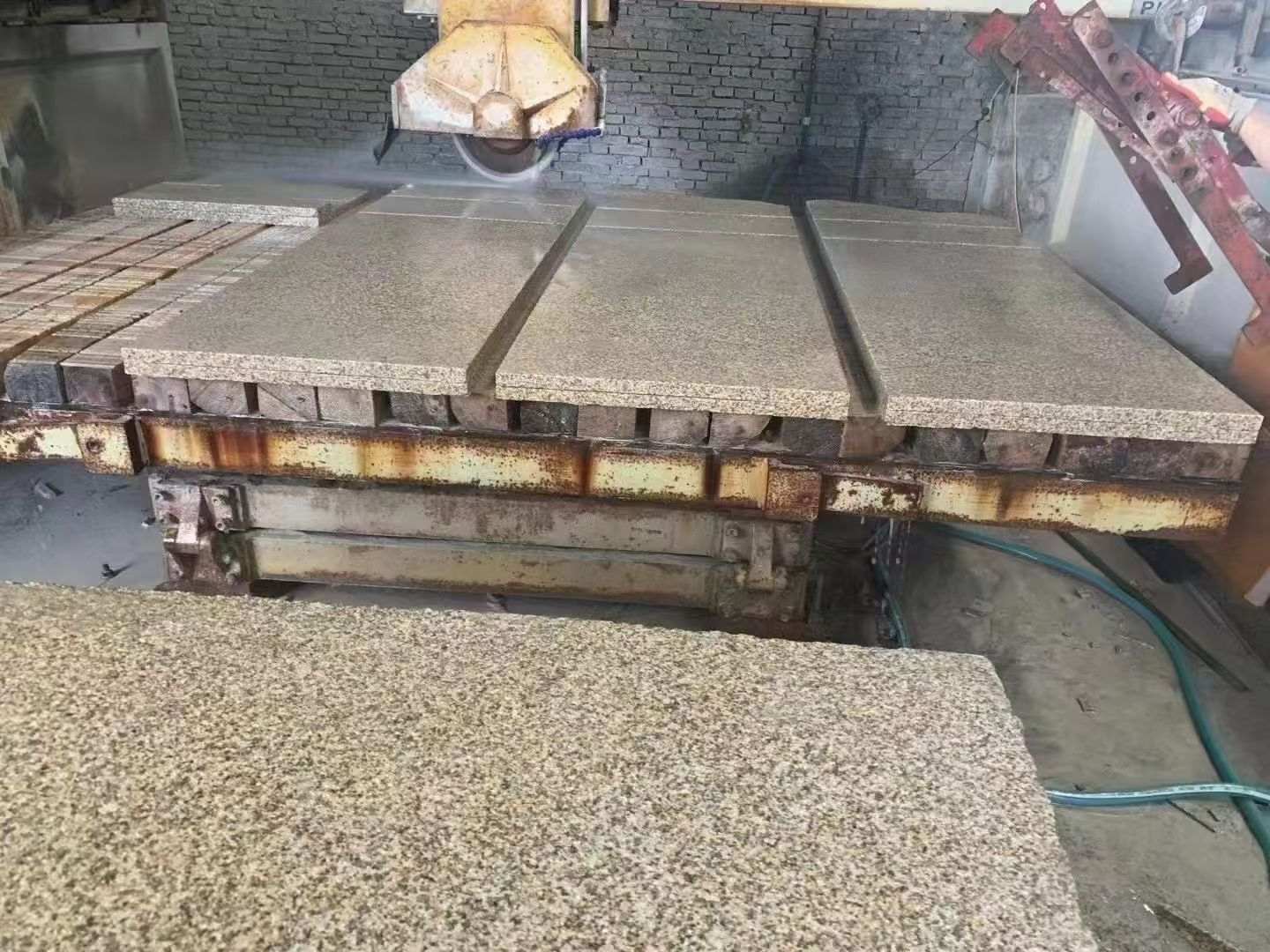 通辽 黄金麻荔枝面成品板加工