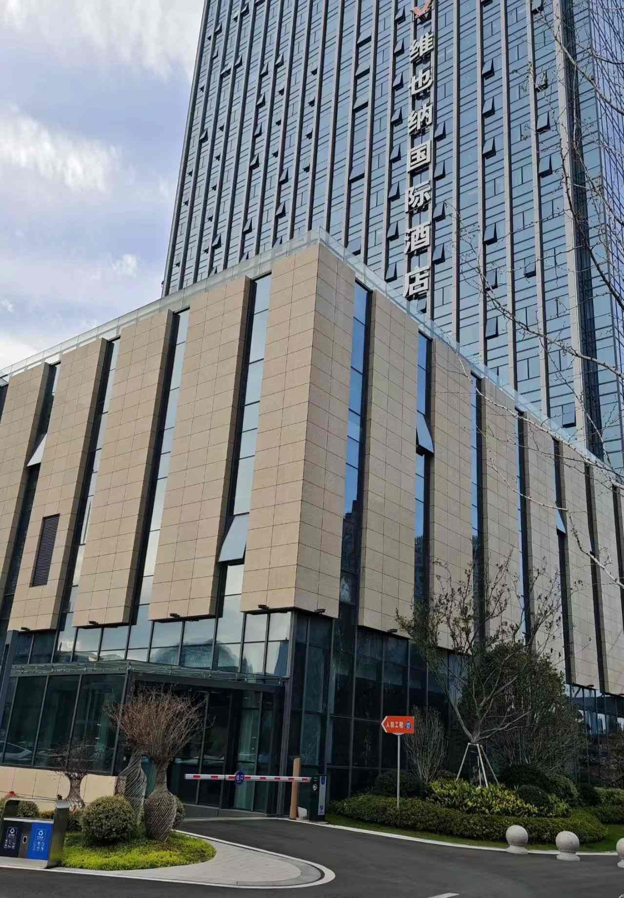 通辽 黄金麻花岗岩外墙干挂