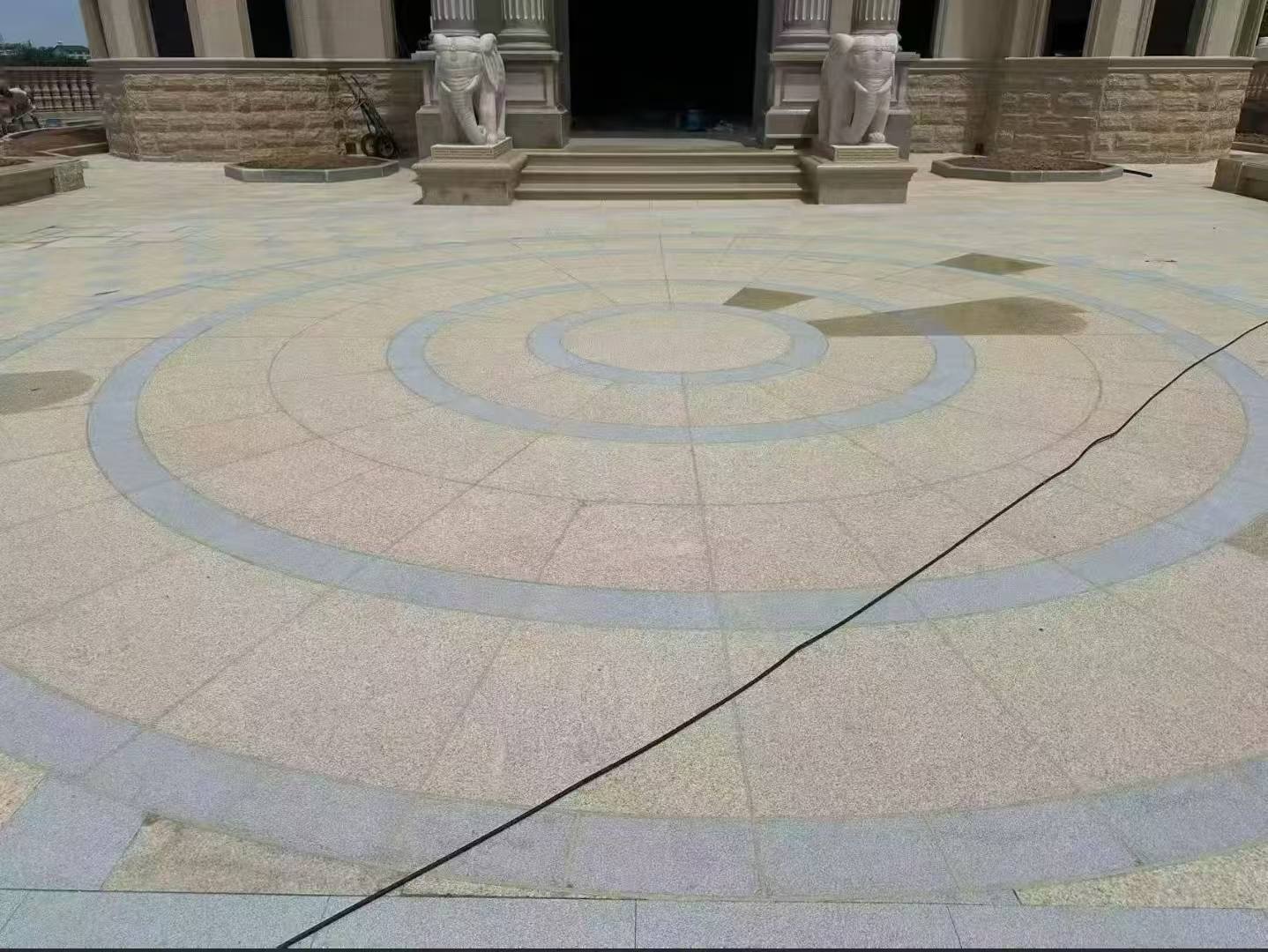 通辽 黄金麻芝麻灰花岗岩石材地铺拼接效果