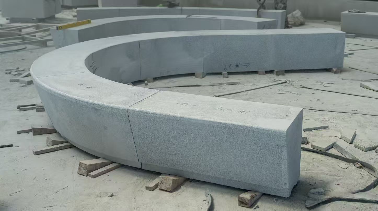 通辽 芝麻白花岗岩光面弧形坐凳